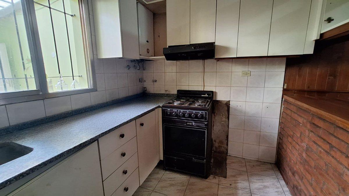 Foto de VENTA CASA PASILLO 3 DORMITORIOS CON PATIO EN PB, imagen 2