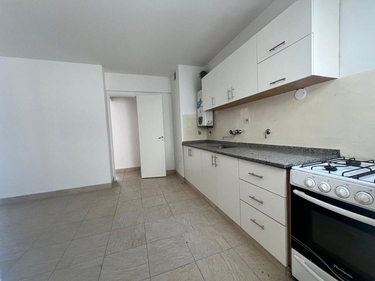 Foto de EN VENTA DEPARTAMENTO TRES DORMITORIOS ZONA CENTRO, imagen 4