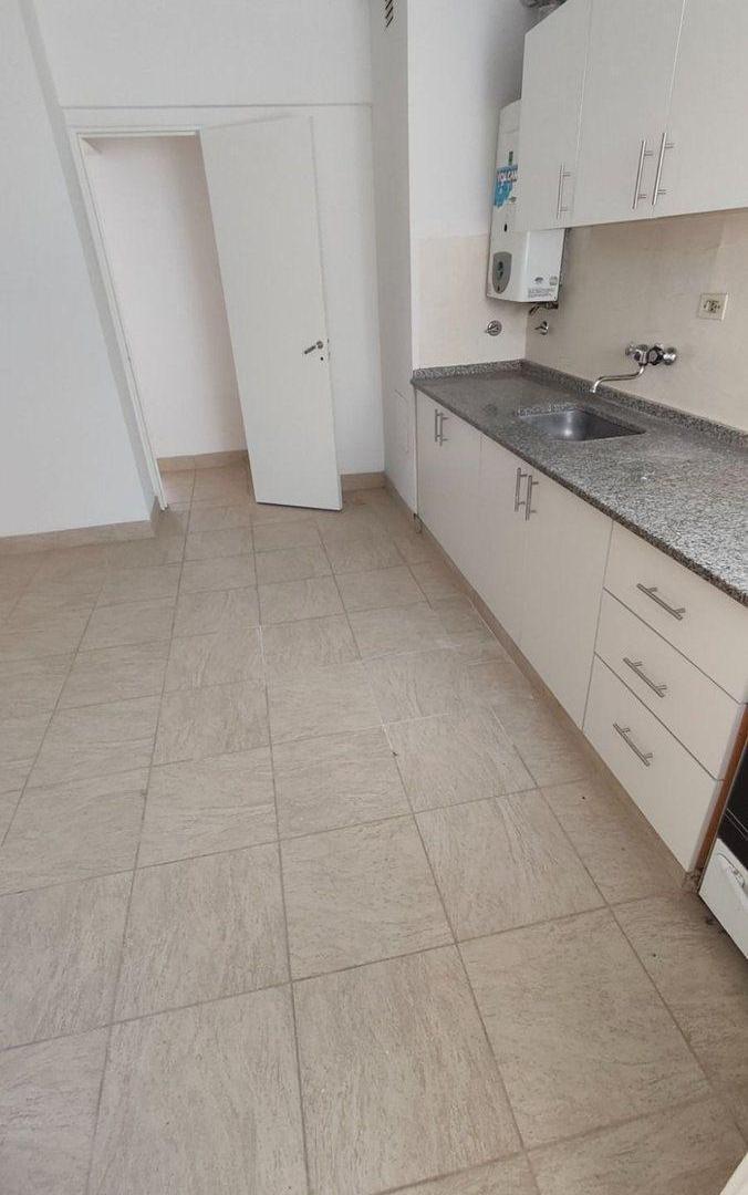 Foto de EN VENTA DEPARTAMENTO TRES DORMITORIOS ZONA CENTRO, imagen 2