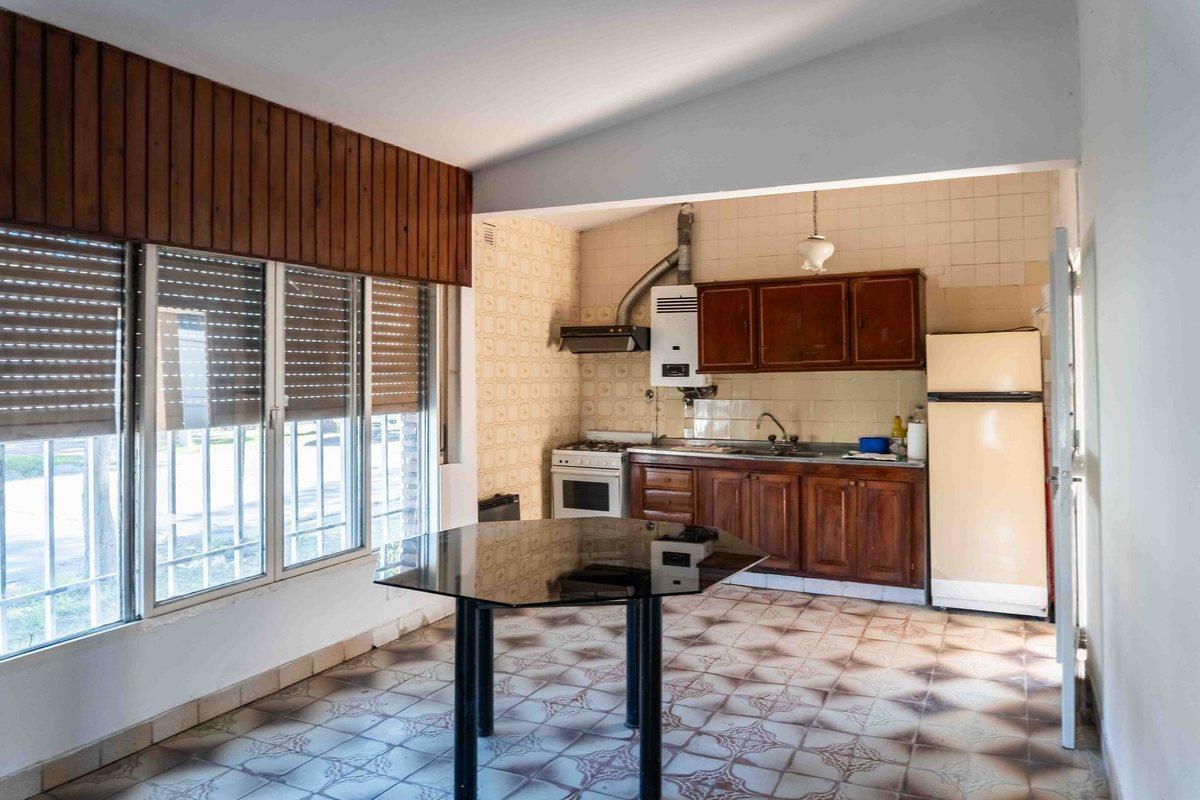 Foto de Importante casa en G. Baigorria en esquina, imagen 5