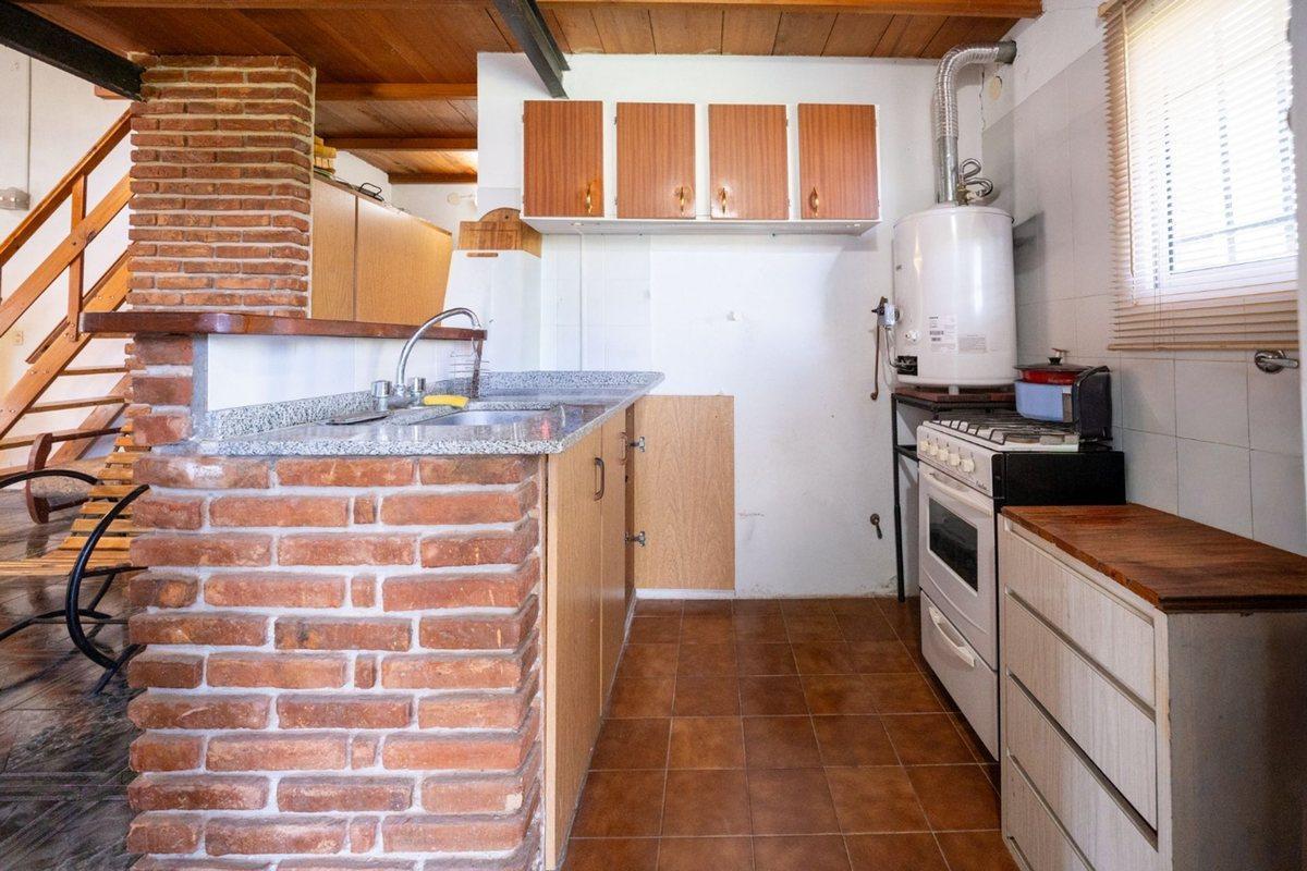 Foto de CASA EN VENTA EN GENERAL LAGOS CON PILETA, imagen 4