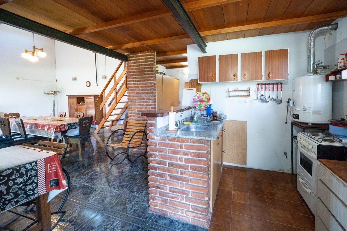 Foto de CASA EN VENTA EN GENERAL LAGOS CON PILETA, imagen 2