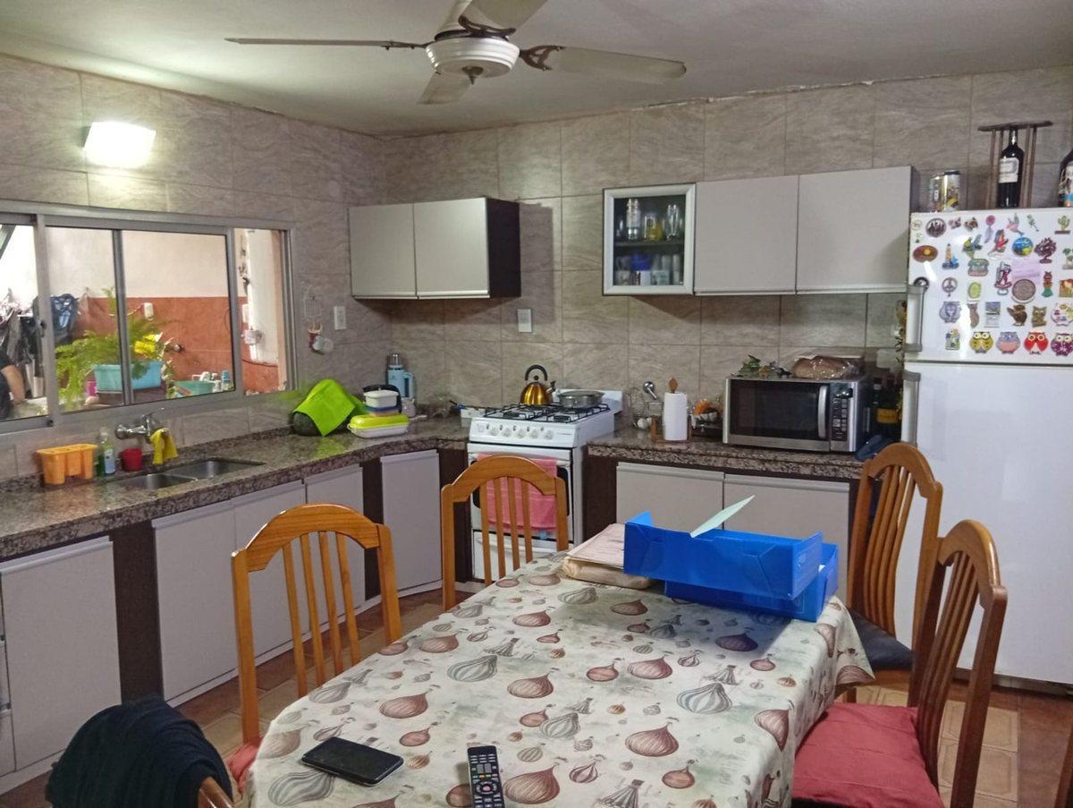 Foto de CASA DE PASILLO EN VENTA 3 DORMITORIOS PICHINCHA, imagen 4
