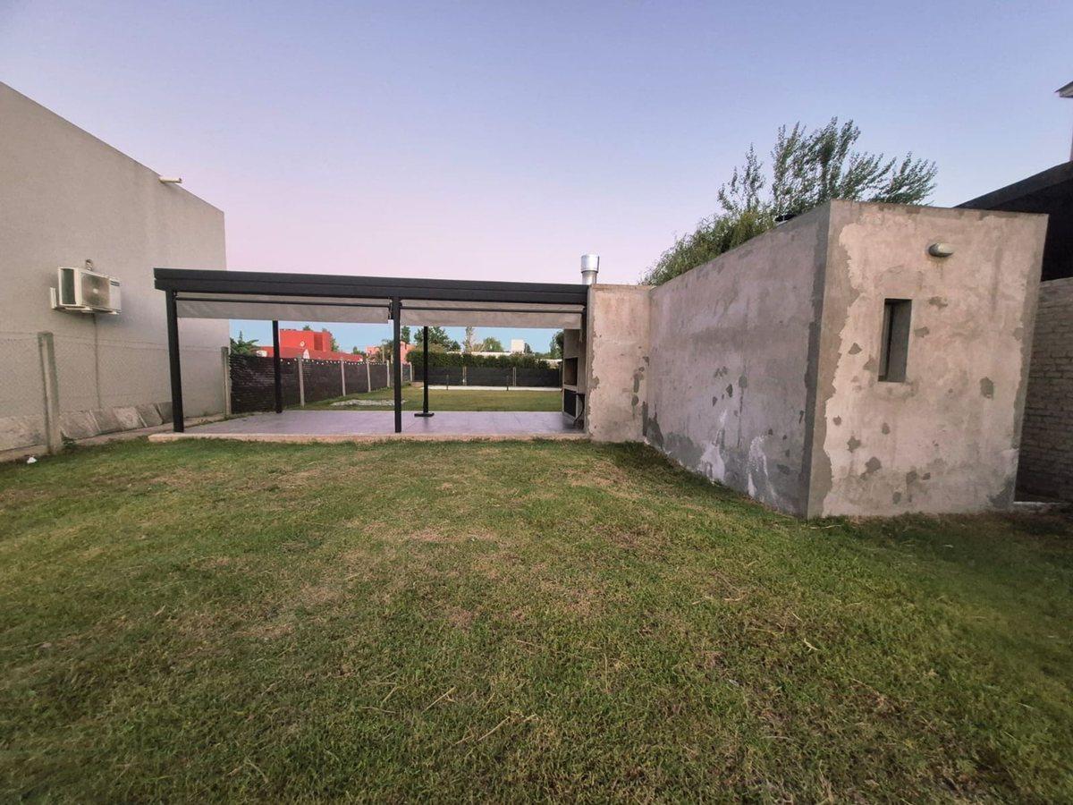 Foto de VENTA QUINCHO CON PILETA EN BARRIO LAS TARDES, imagen 4