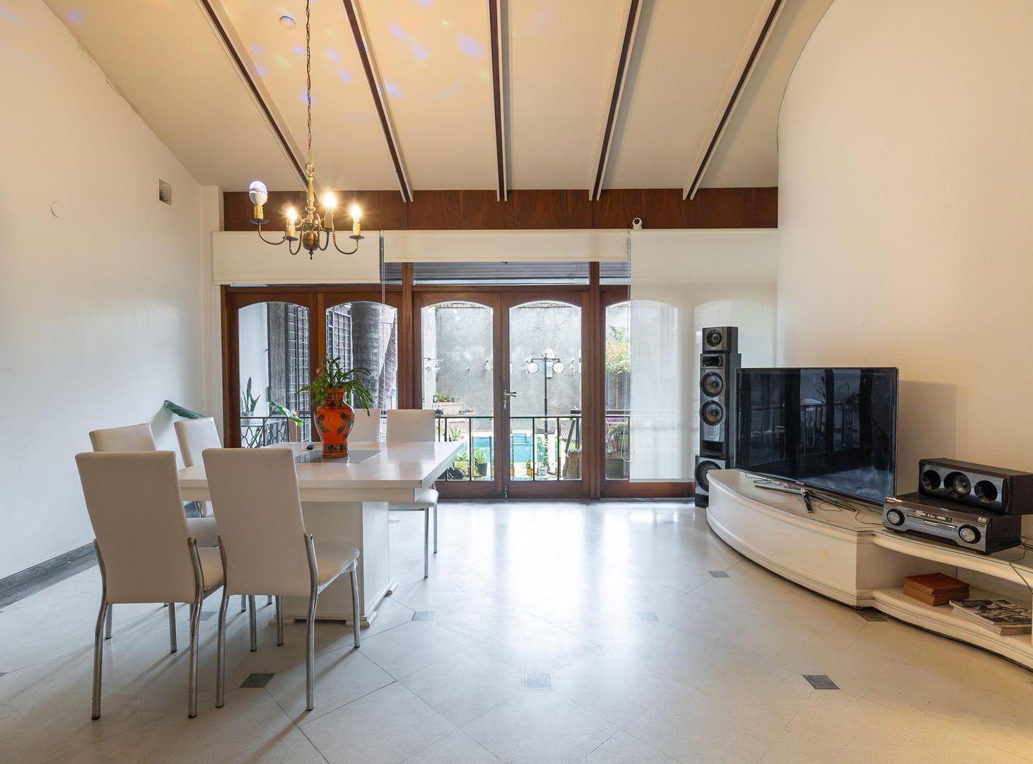 Foto de CASA EN VENTA 4 DORMITORIOS C/ COCHERAS, PICHINCHA, imagen 2