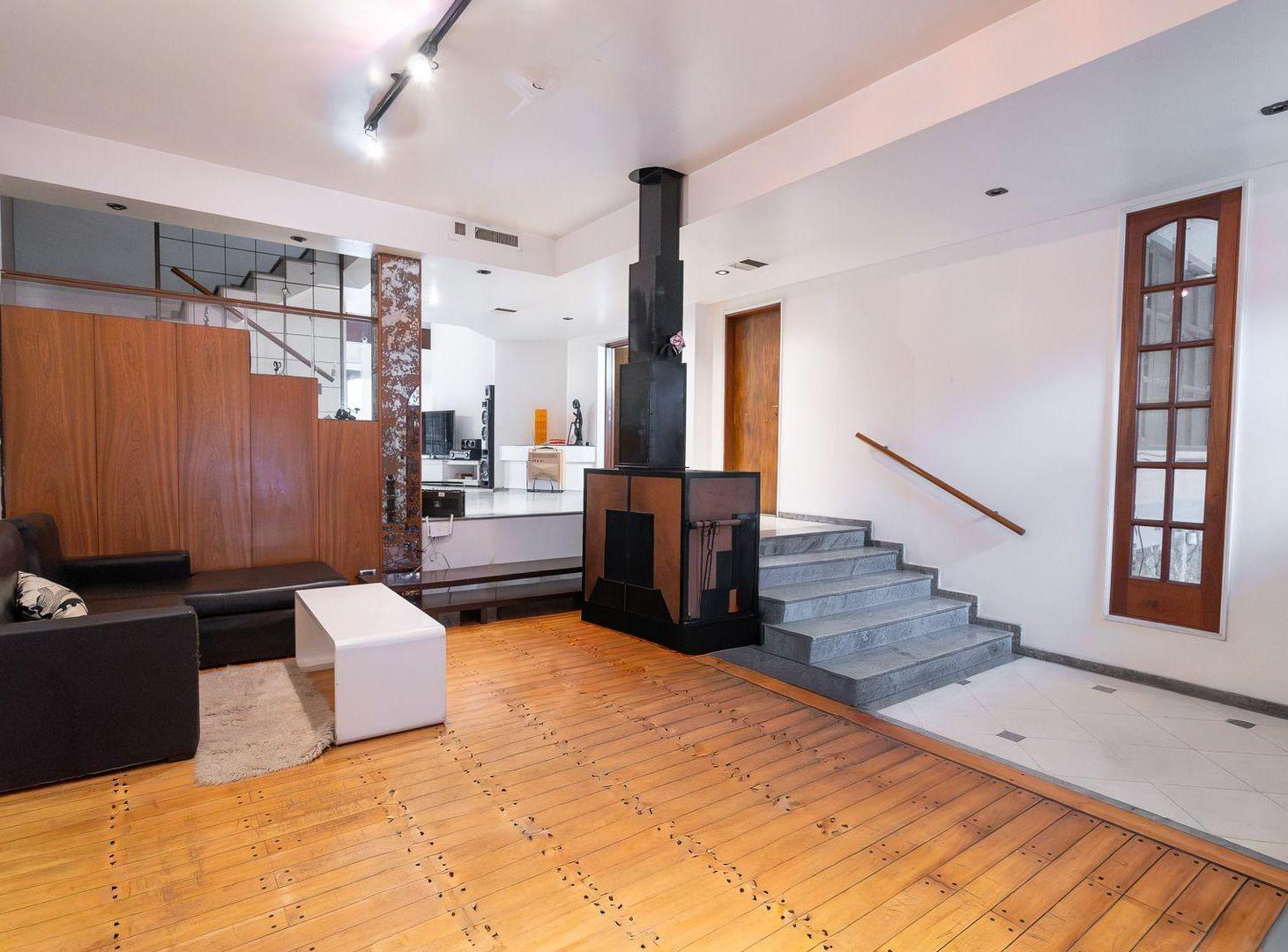 Foto de CASA EN VENTA 4 DORMITORIOS C/ COCHERAS, PICHINCHA, imagen 4