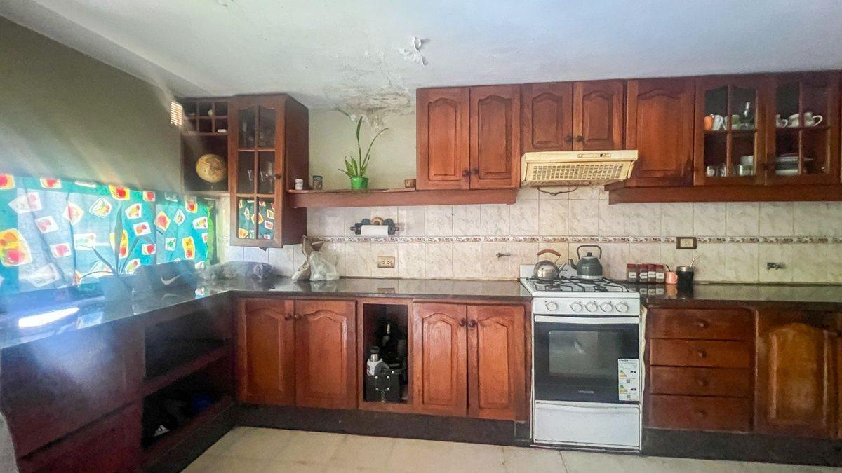 Foto de CASA EN VENTA 3 DORMITORIOS CON COCHERA LA FLORIDA, imagen 2