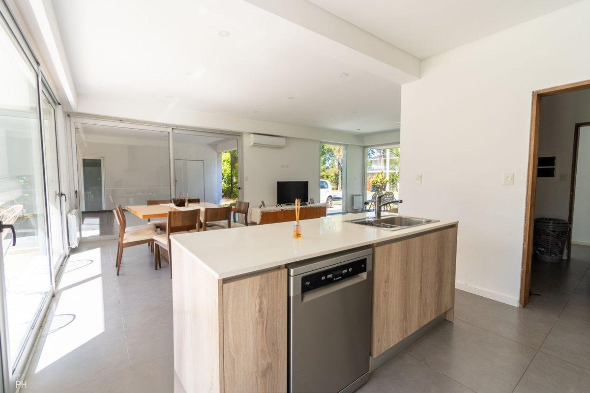 Foto de CASA EN VENTA 3 DORMITORIOS PUERTO PARAISO, imagen 2