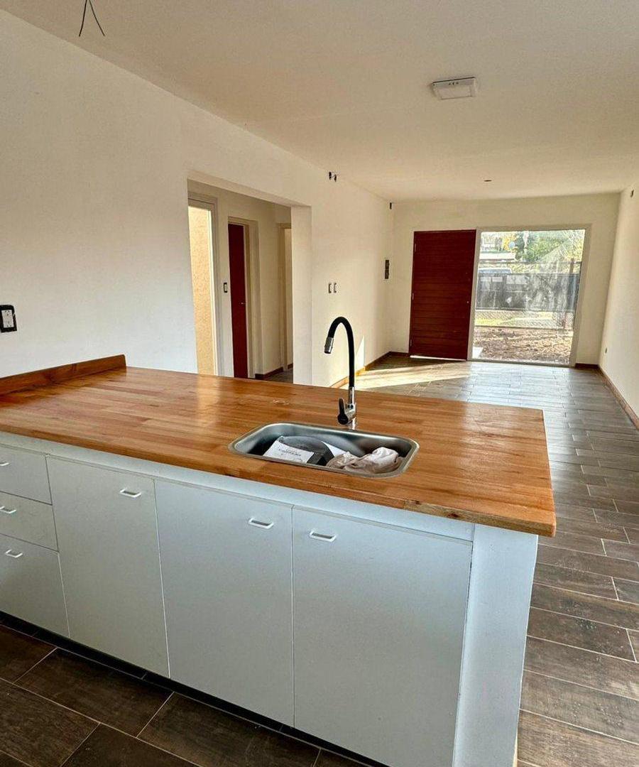 Foto de CASA EN VENTA DOS DORMITORIOS FUNES ZONA 8, imagen 2