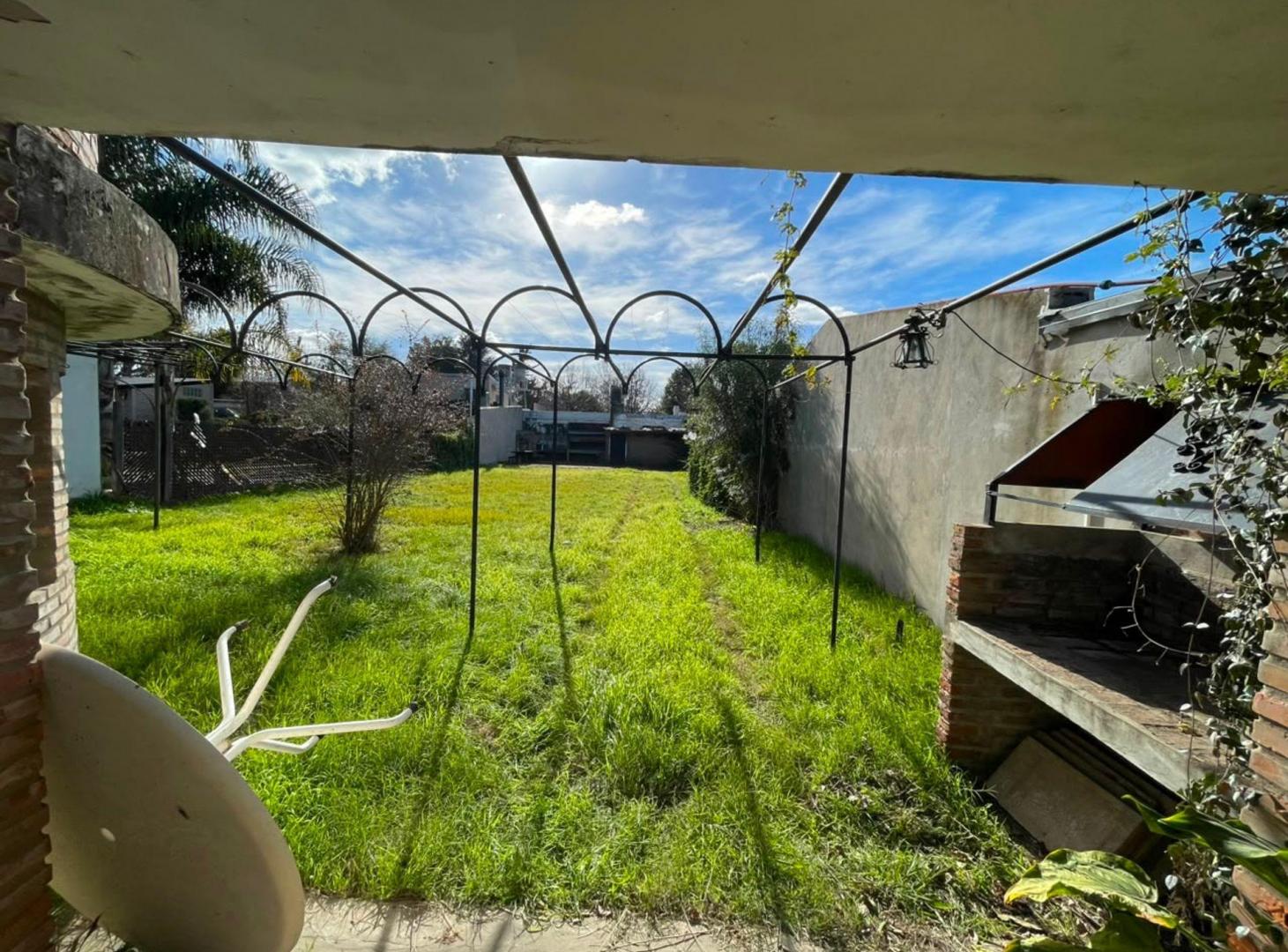 Foto de Casa con inmenso jardin en Pueblo Esther., imagen 3