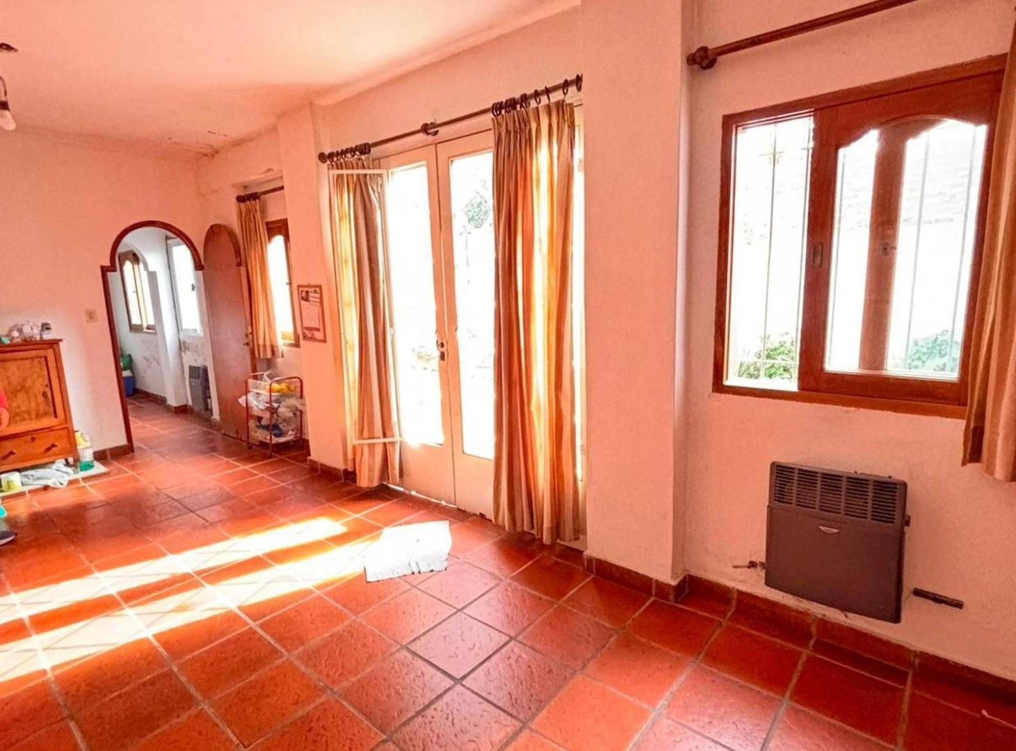 Foto de AMPLIA CASA 2 PLANTAS 3 DORMI CON COCHERA Y PATIO, imagen 5