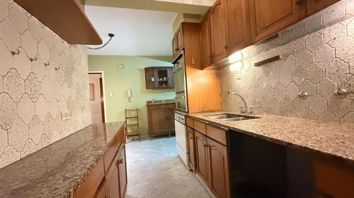 Foto de Departamento 4 Dormitorios + Cochera en Venta, imagen 2