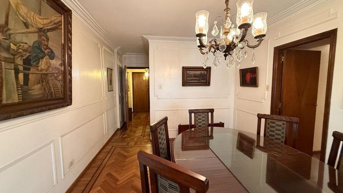Foto de Departamento 4 Dormitorios + Cochera en Venta, imagen 4
