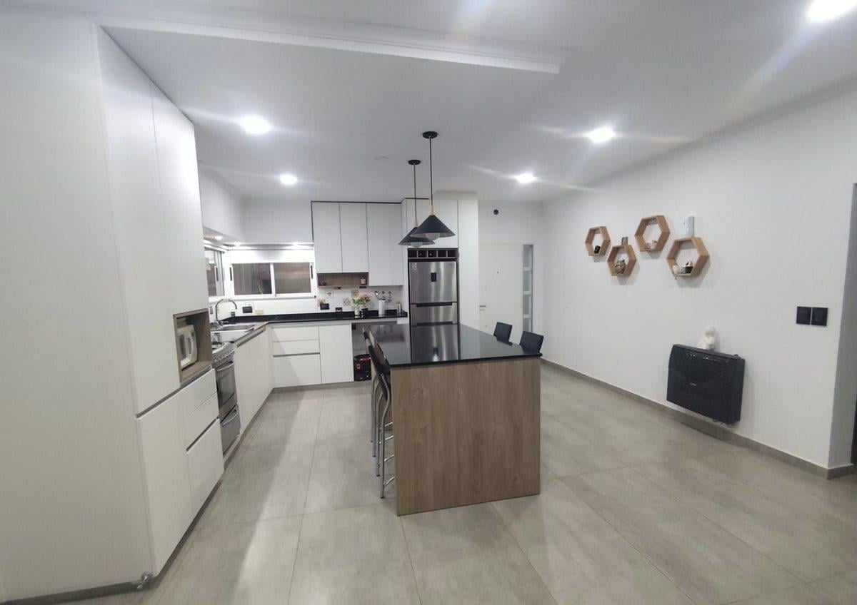 Foto de VENTA CASA 2 DORMITORIOS APTO CREDITO- CAMPIÑAS, imagen 1