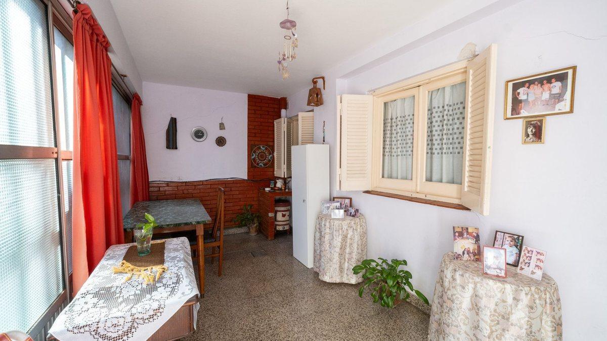 Foto de VENTA - CASA PASILLO UNICO 3 DORM + DPTO EN PA, imagen 3