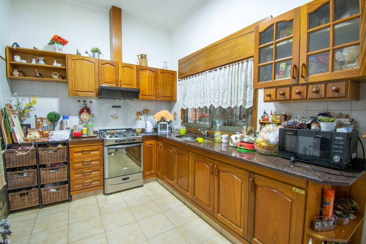 Foto de CASA EN VENTA 4 DORMITORIOS ZONA SUR, imagen 2