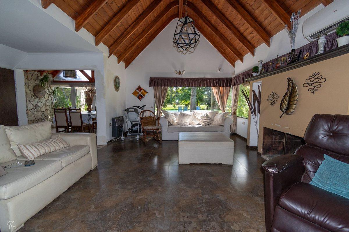 Foto de CASA EN VENTA 4 DORMITORIOS FUNES ALTURA GARITA 15, imagen 2