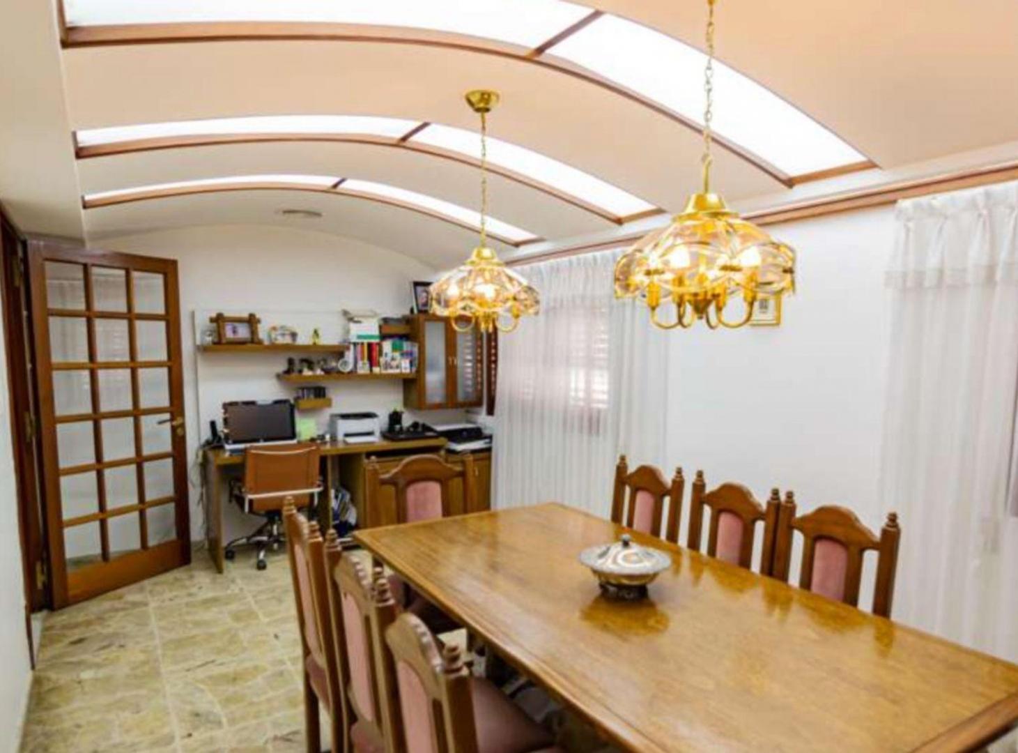Foto de CASA EN VENTA 3 DORMITORIOS PILETA/JARDIN/COCHERA, imagen 4