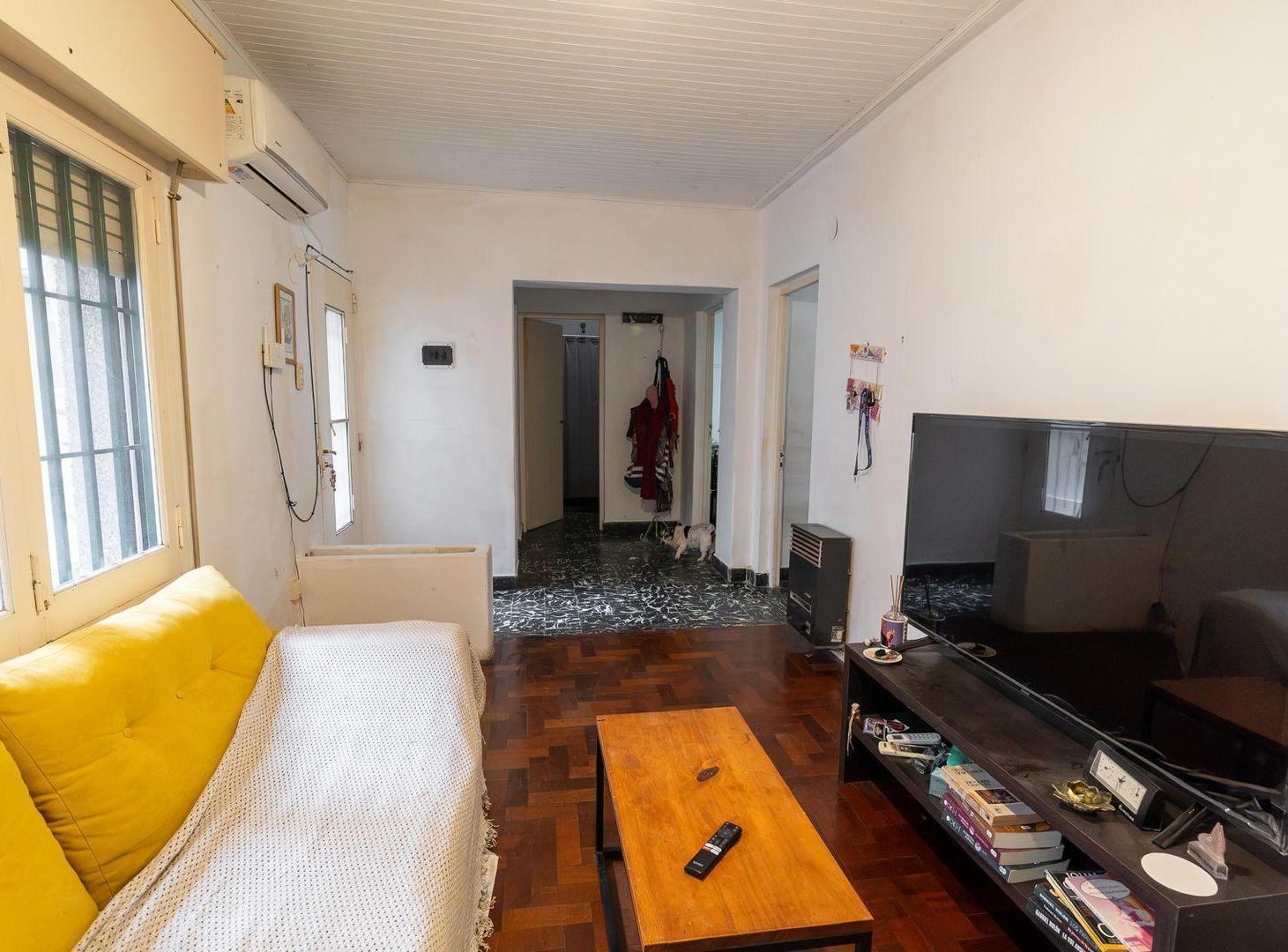 Foto de CASA PASILLO EN VENTA P.ALTA 2 DORMITORIOS CENTRO, imagen 3