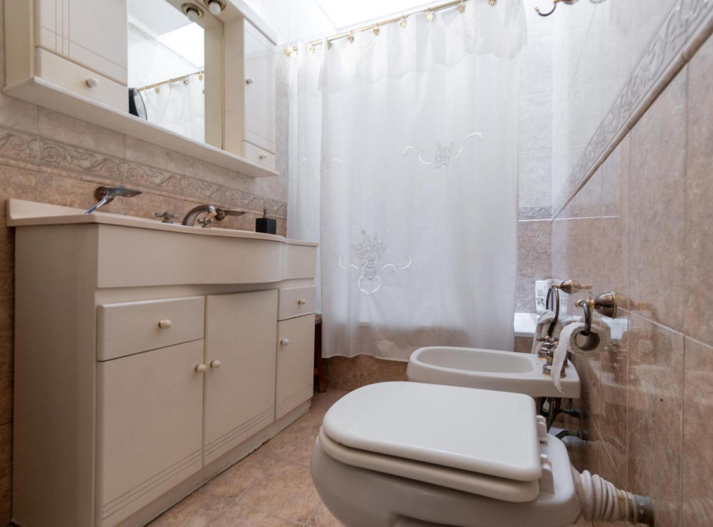 Foto de CASA DE PASILLO EN VENTA 2 PLANTAS ZONA CENTRO, imagen 3