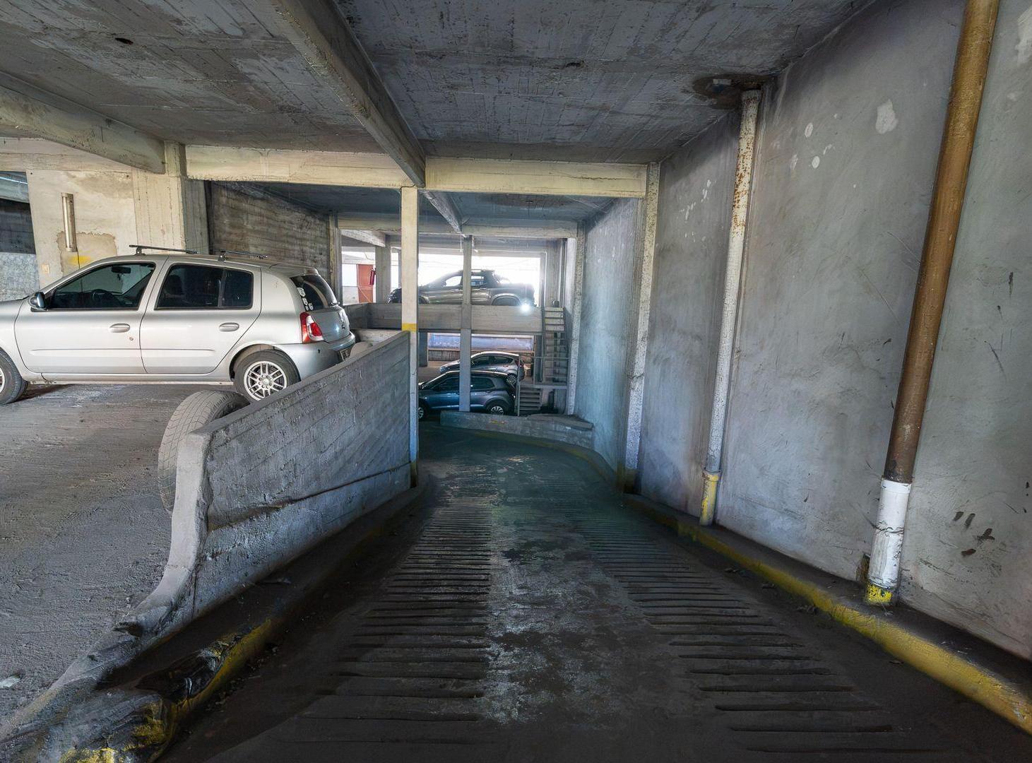 Foto de EN VENTA EDIFICIO DE COCHERAS MÁS LOCALES., imagen 1