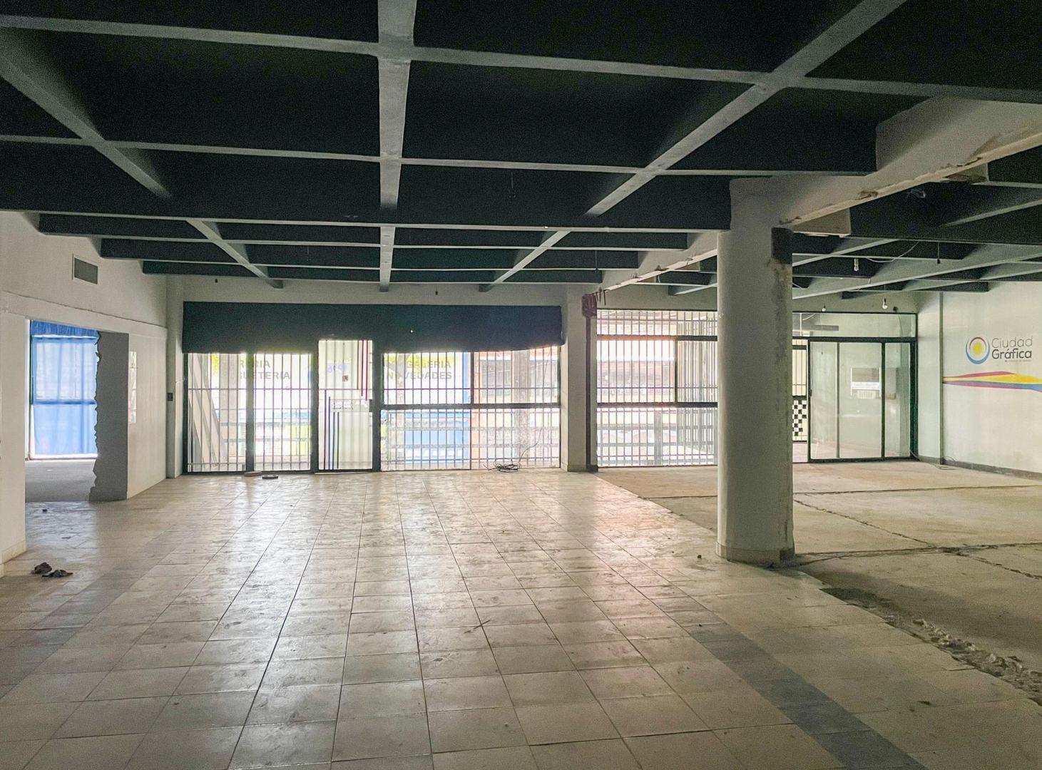 Foto de EN VENTA EDIFICIO DE COCHERAS MÁS LOCALES., imagen 2
