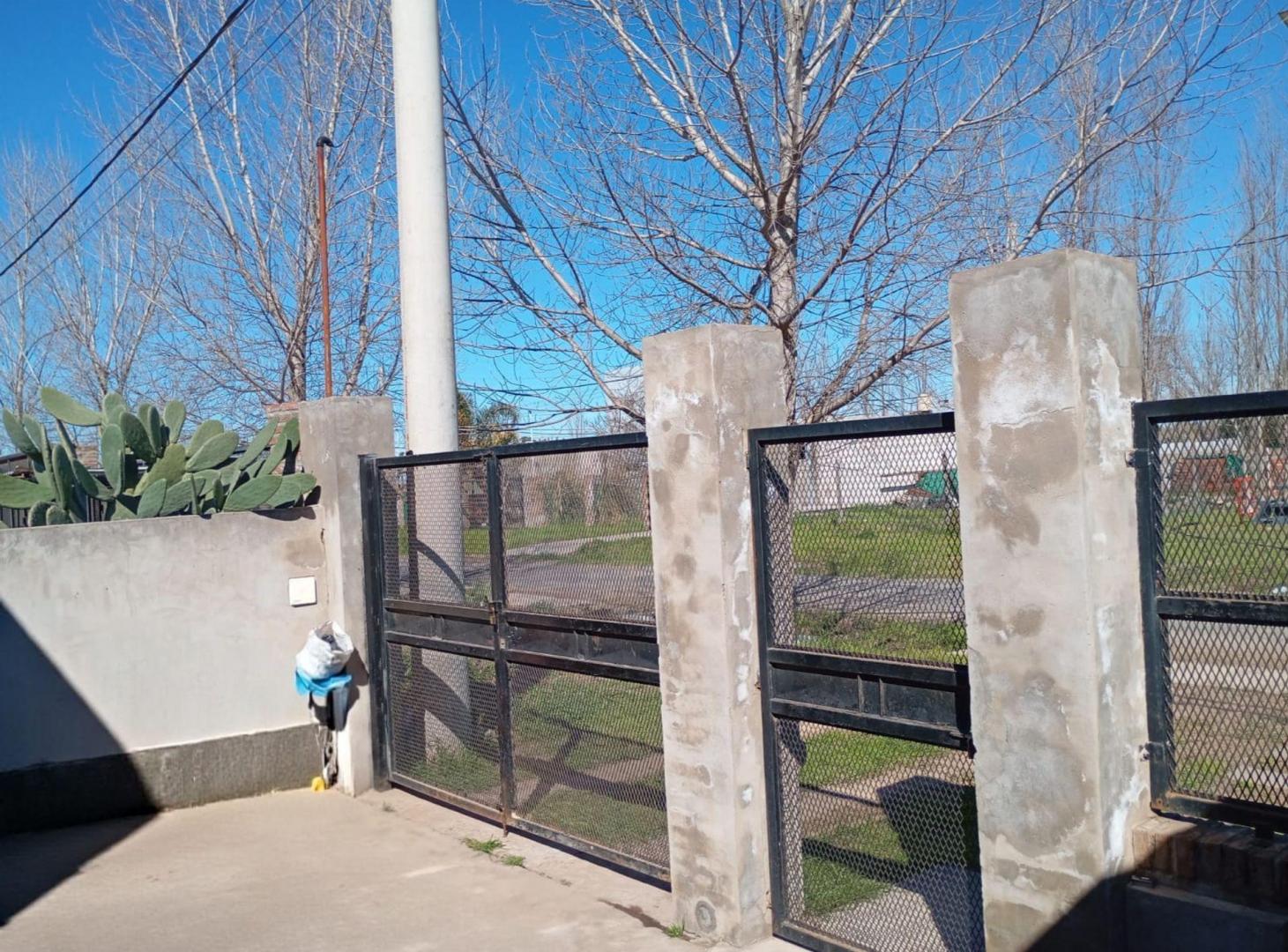 Foto de CASA EN VENTA EN ALVEAR 2 DORMITORIOS GRAN TERRENO, imagen 4