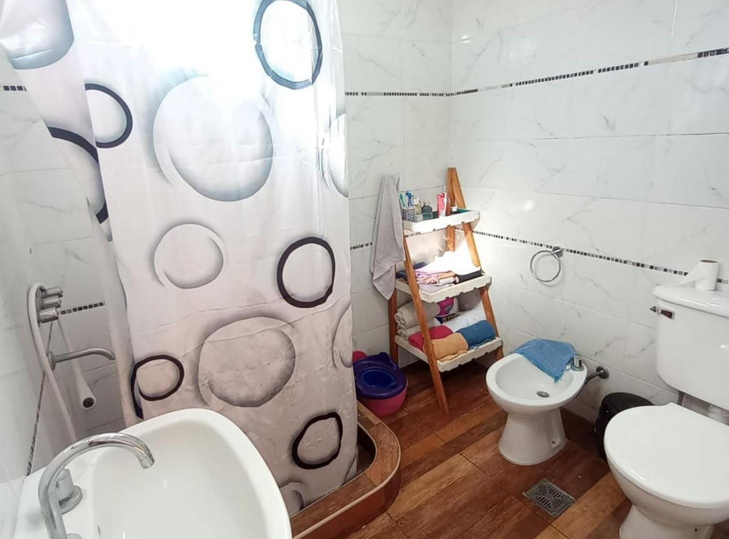 Foto de CASA EN VENTA EN ALVEAR 2 DORMITORIOS GRAN TERRENO, imagen 3