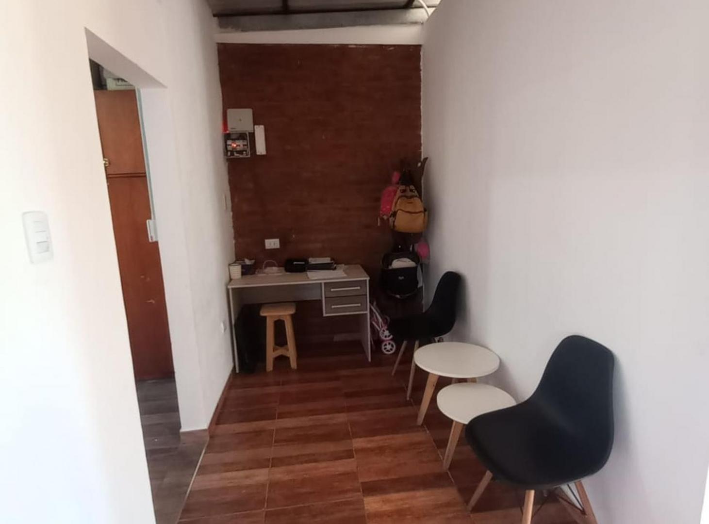 Foto de CASA EN VENTA EN ALVEAR 2 DORMITORIOS GRAN TERRENO, imagen 3