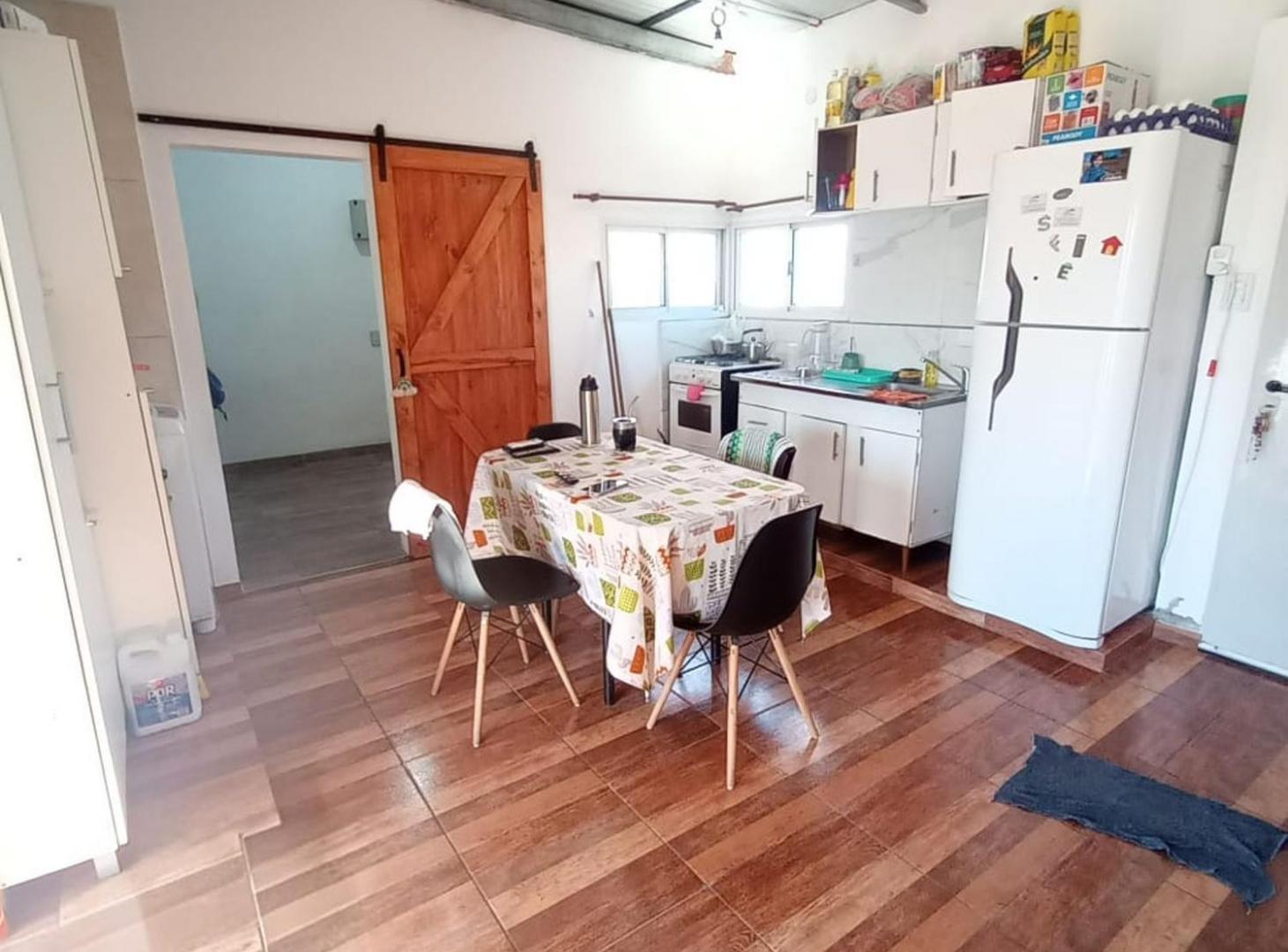 Foto de CASA EN VENTA EN ALVEAR 2 DORMITORIOS GRAN TERRENO, imagen 2
