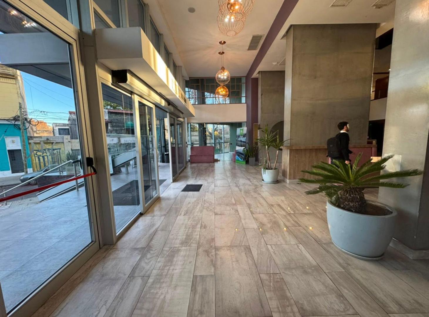 Foto de VENTA LOFT AMUEBLADO ALBERDI CON BALCÓN AMENITIES, imagen 2