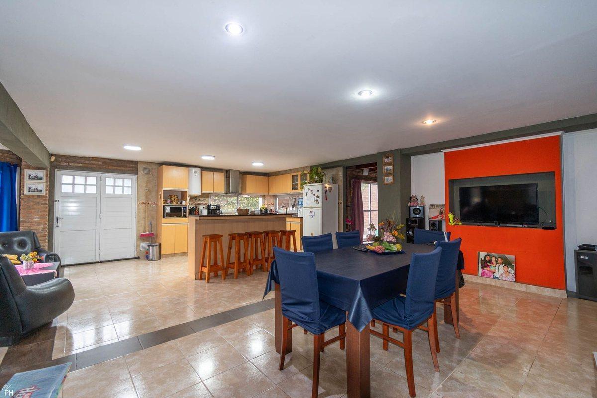 Foto de CASA EN VENTA 3 DORMITORIOS IBARLUCEA, imagen 2