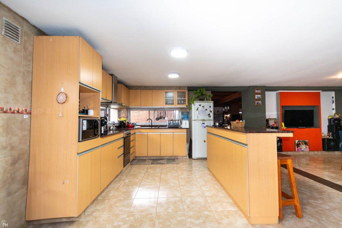 Foto de CASA EN VENTA 3 DORMITORIOS IBARLUCEA, imagen 4