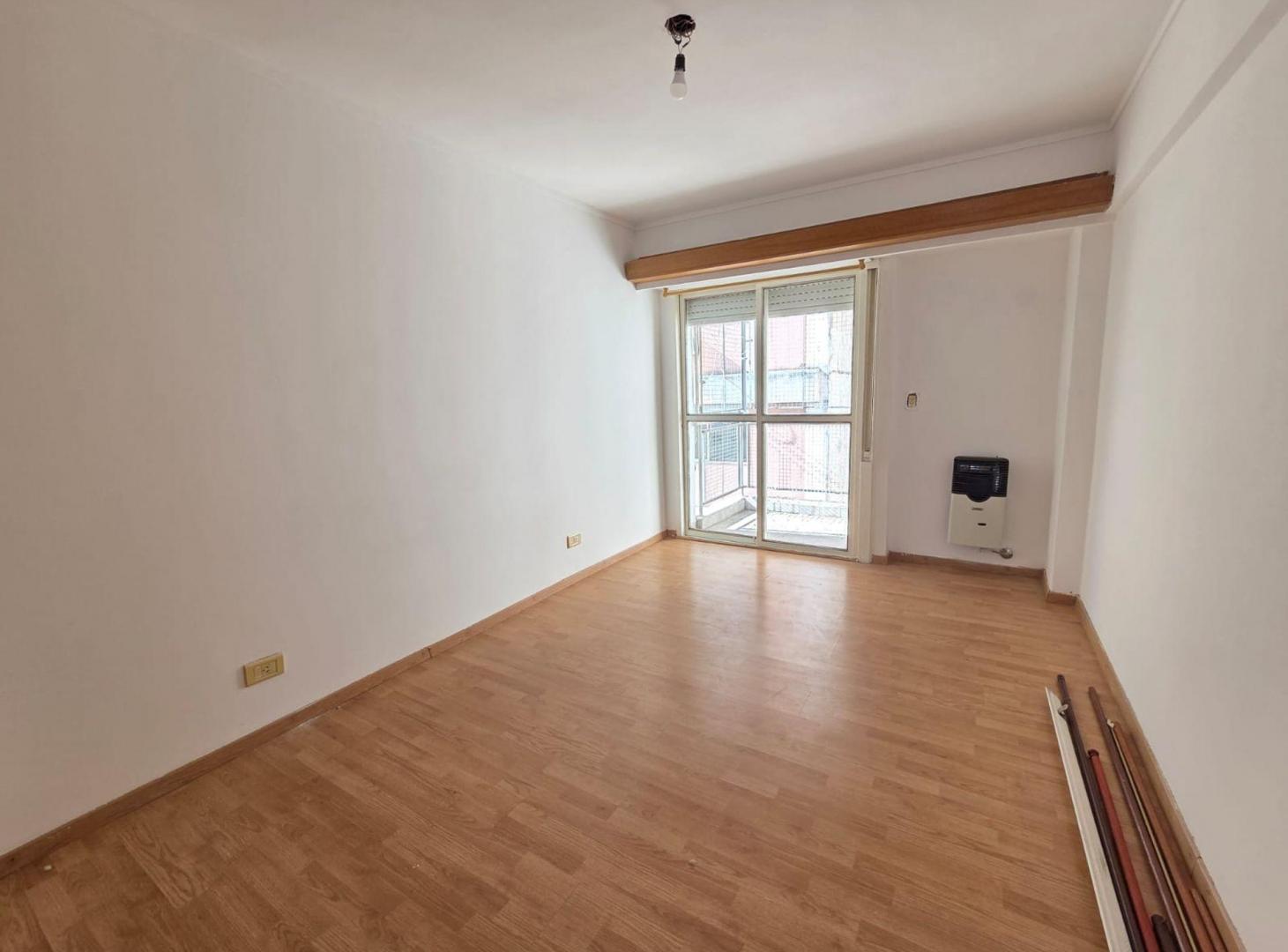 Foto de DEPARTAMENTO EN VENTA 2 DORMITORIOS CENTRO/PERMUTA, imagen 4