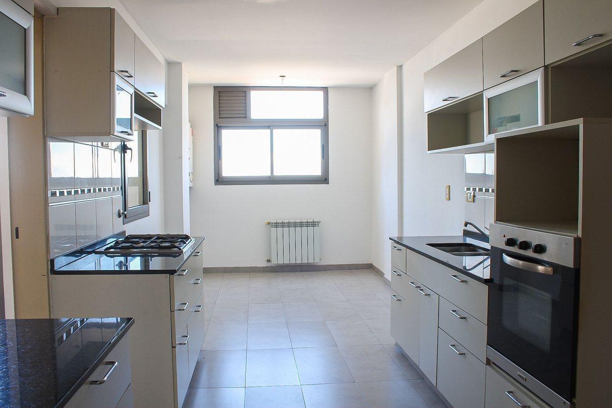 Foto de DEPARTAMENTO EN VENTA 2 DORMITORIOS CENTRO RIO, imagen 2