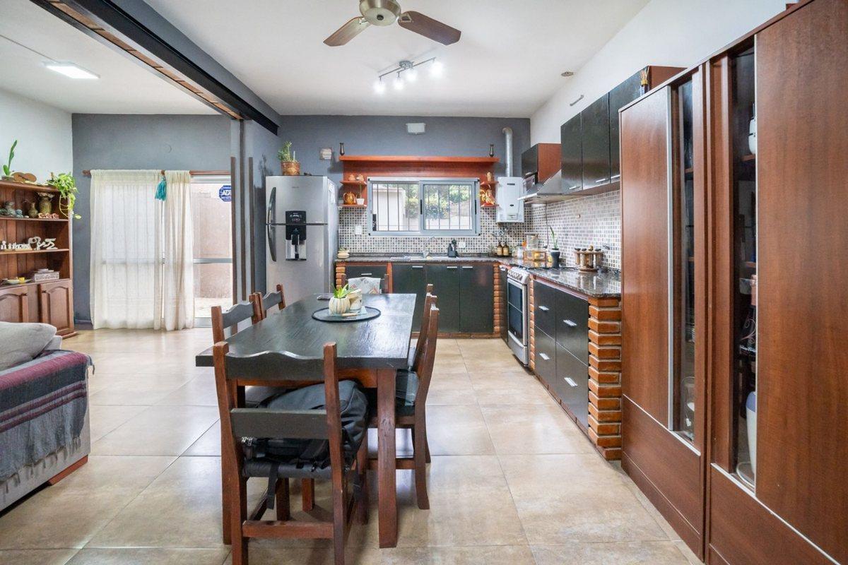 Foto de VENTA CASA BAIGORRIA 4 DORMITORIOS PARQUE Y PILETA, imagen 4