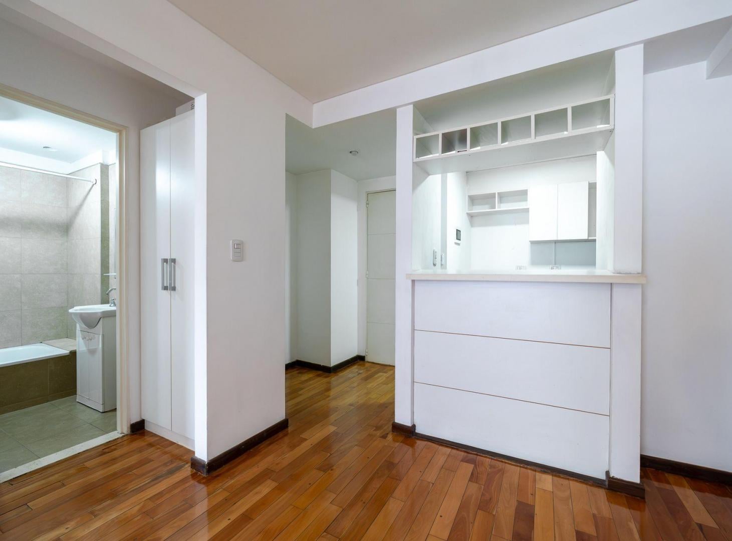 Foto de VENTA DEPARTAMENTO 1 DORM Y COCHERA - LOURDES, imagen 2