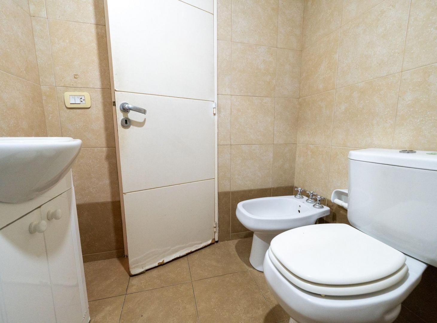 Foto de VENTA DEPARTAMENTO 1 DORM Y COCHERA - LOURDES, imagen 4