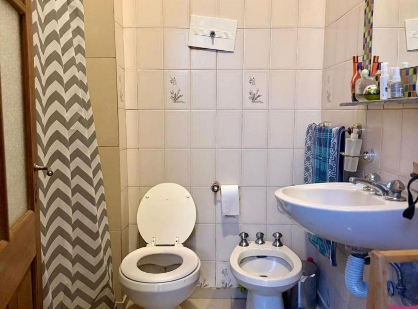 Foto de PH DE 2 DORMITORIOS EN VENTA BARRIO ABASTO, imagen 3