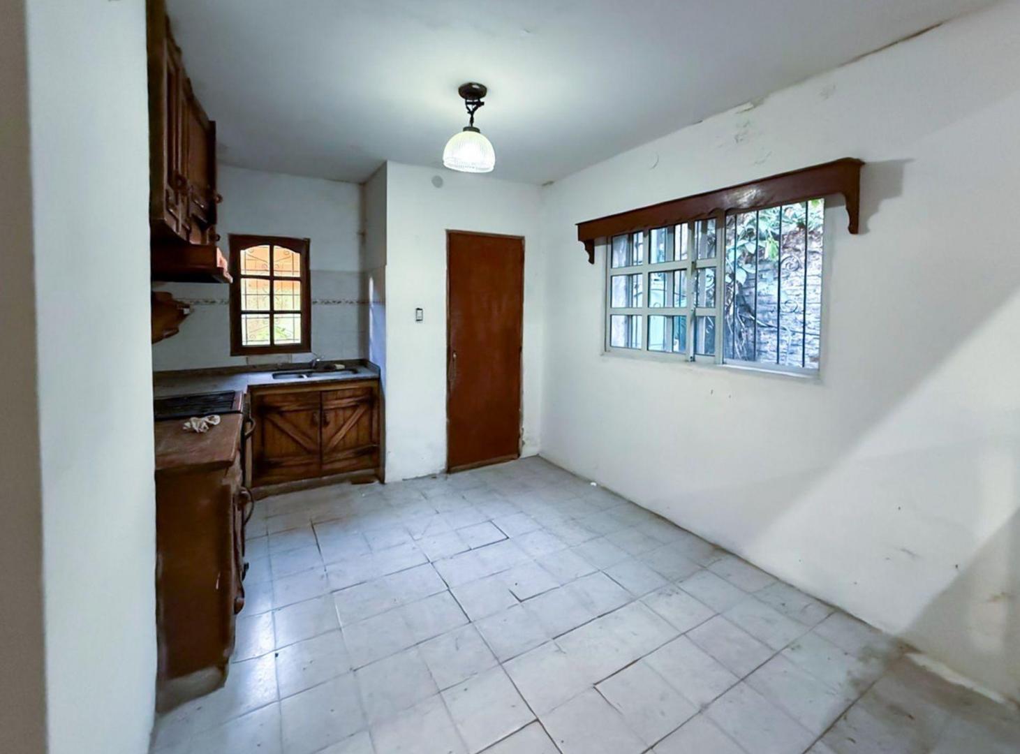 Foto de CASA DE PASILLO EN VENTA 2 DORMITORIOS FISHERTON, imagen 4
