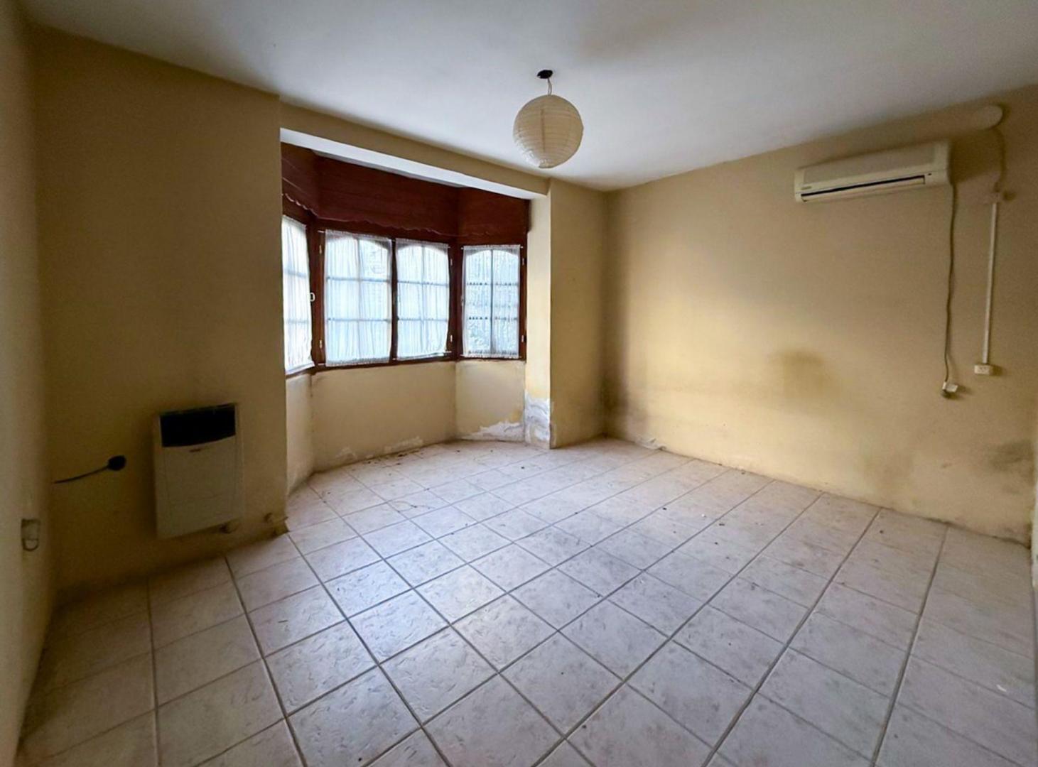 Foto de CASA DE PASILLO EN VENTA 2 DORMITORIOS FISHERTON, imagen 5