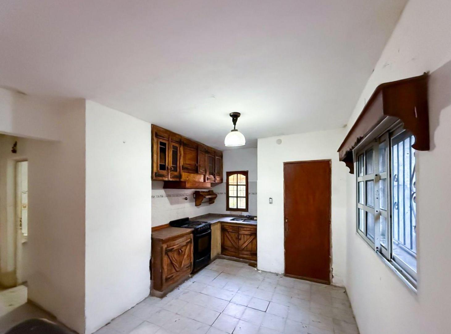 Foto de CASA DE PASILLO EN VENTA 2 DORMITORIOS FISHERTON, imagen 2