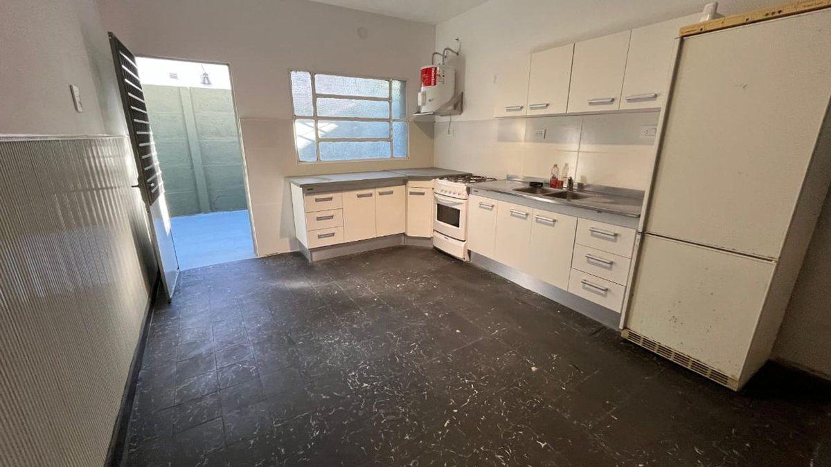 Foto de CASA EN VENTA 2 DORMITORIOS AZCUENAGA, imagen 4