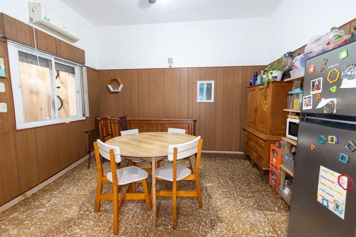 Foto de CASA EN VENTA 2 DORMITORIOS BARRIO AZCUÉNAGA, imagen 2