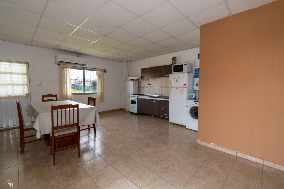 Foto de VENTA - CASA 2 DORMITORIOS + GALPON ROLDAN, imagen 3