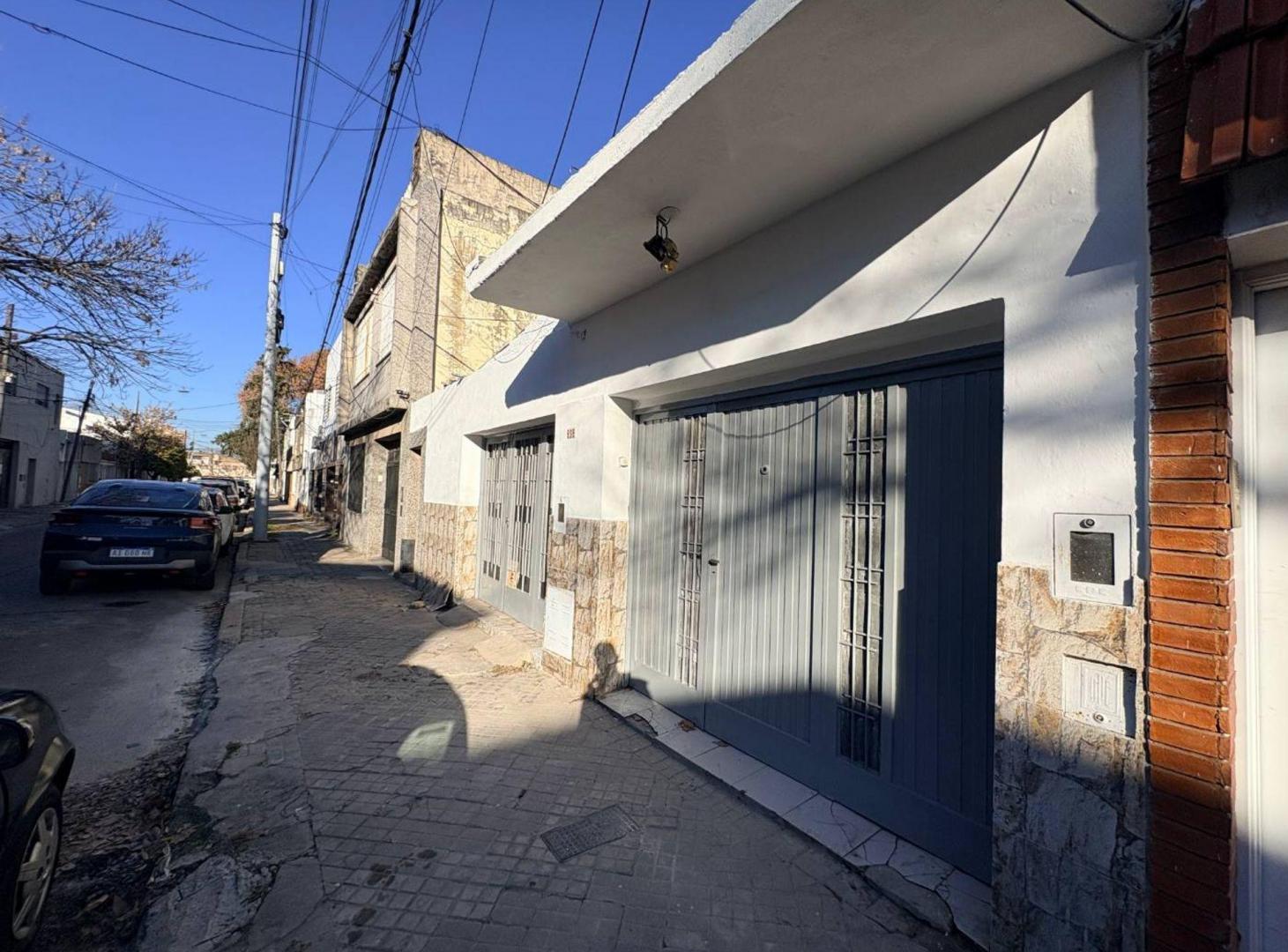 Foto de CASA EN VENTA 1 DORMITORIO COCHERA ECHESORTU, imagen 2