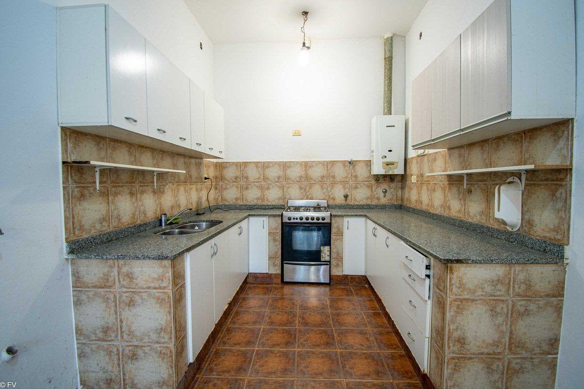 Foto de CASA EN VENTA CON PATIO Y COCHERA LA FLORIDA, imagen 2