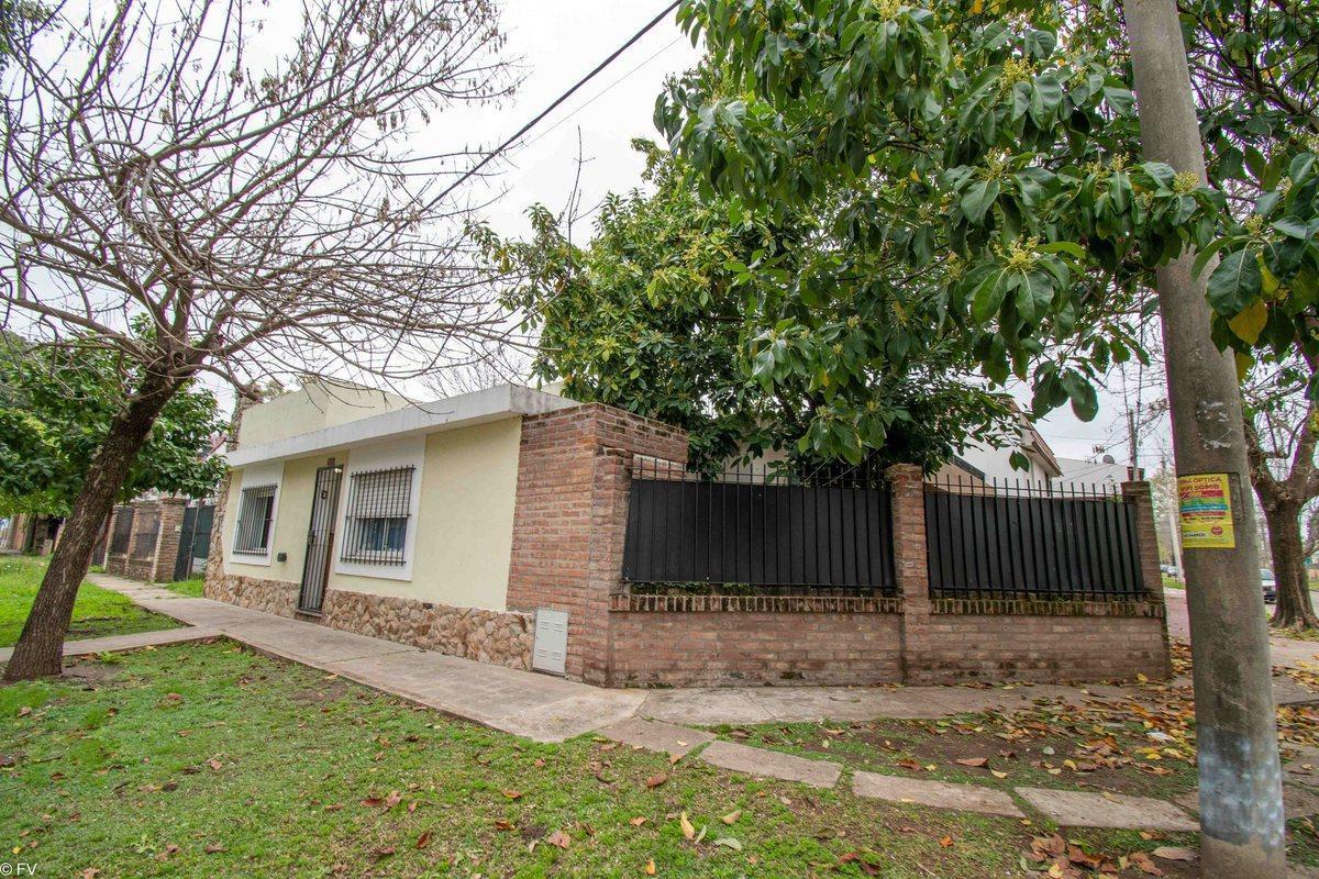 Foto de CASA EN VENTA CON PATIO Y COCHERA LA FLORIDA, imagen 5