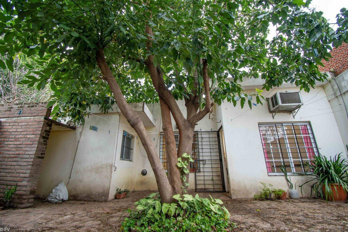 Foto de CASA EN VENTA CON PATIO Y COCHERA LA FLORIDA, imagen 3