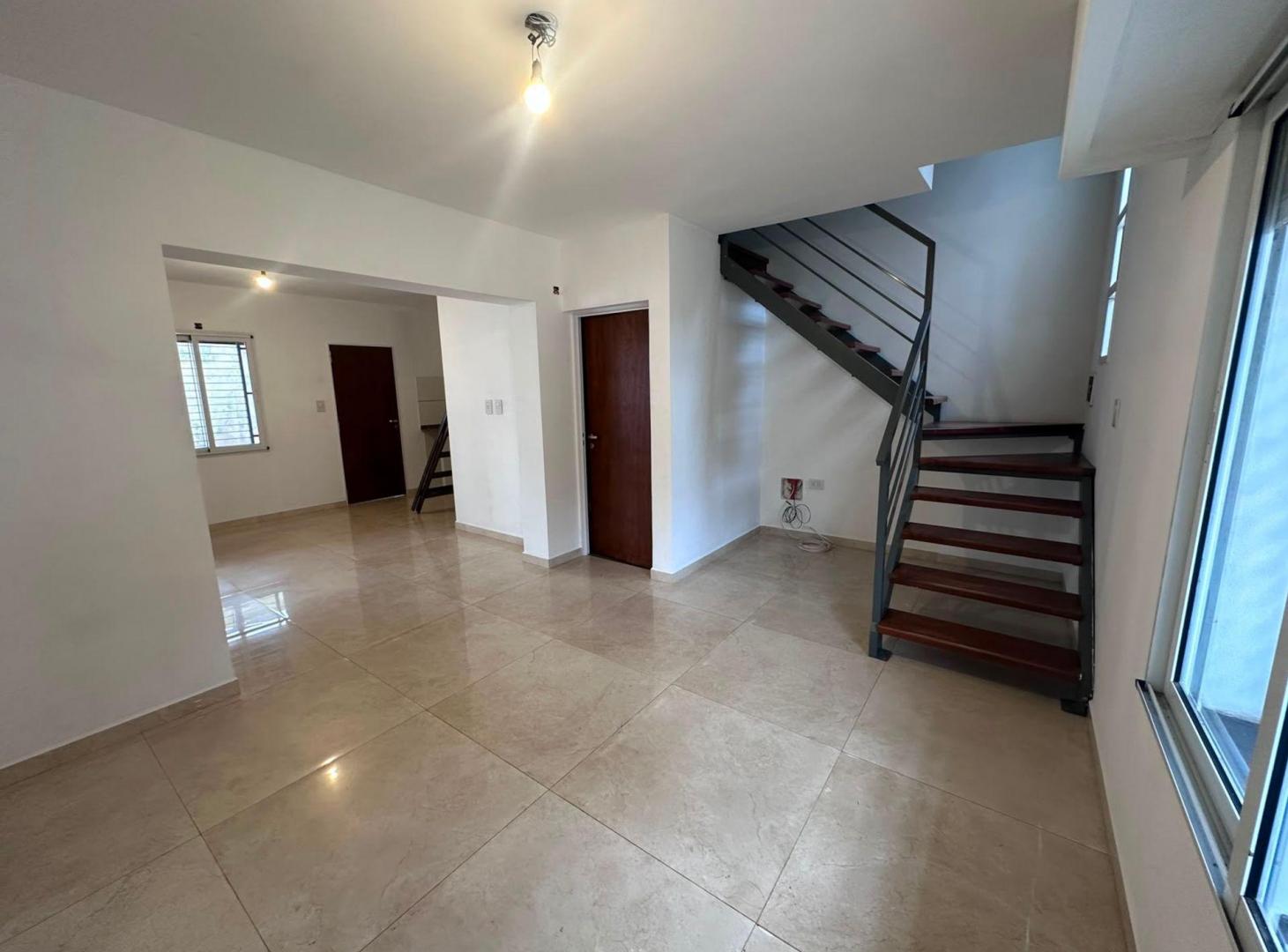 Foto de VENTA DUPLEX, 2 DORMITORIOS CON COCHERA Y PATIO, imagen 5